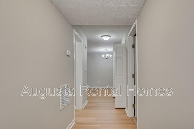 Building Photo - 2806E Thomas Lane