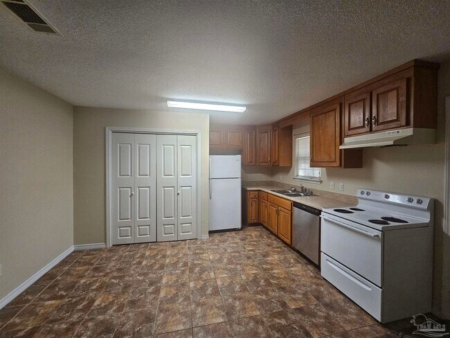 Foto del edificio - 2040 E Roberts Rd
