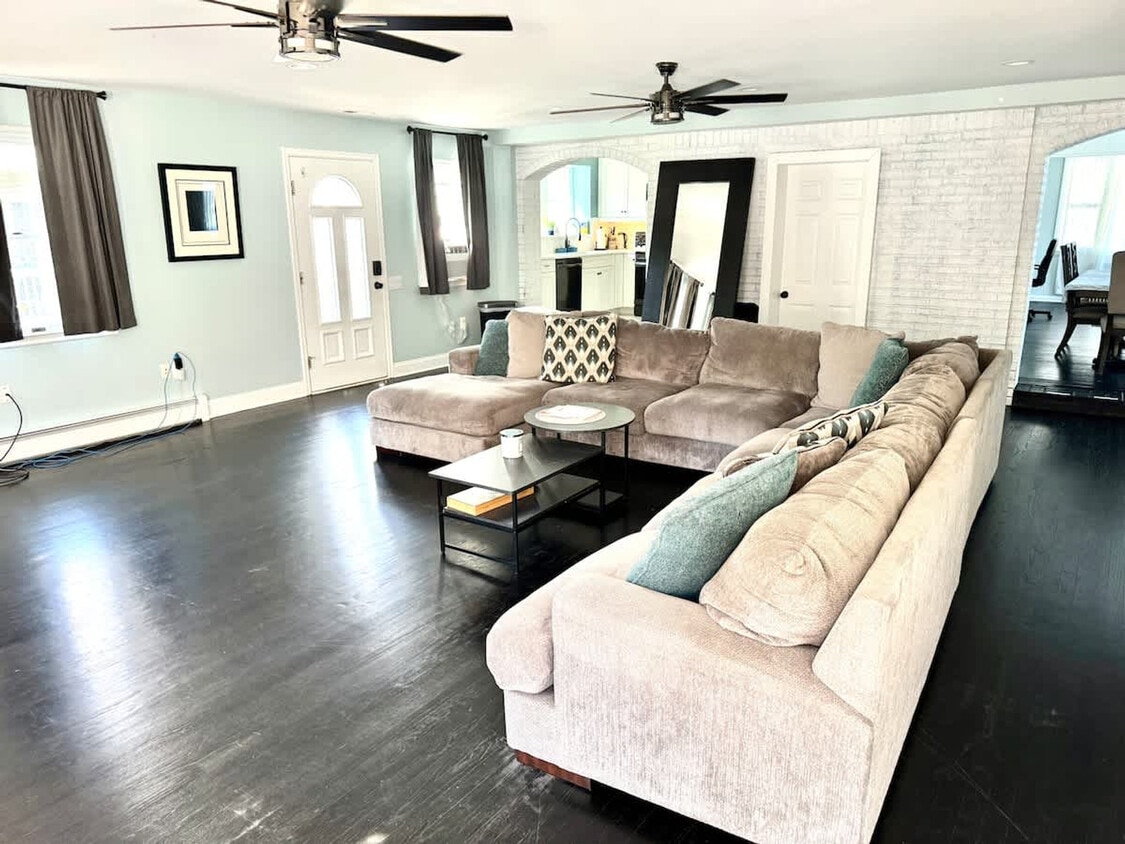 Foto principal - 14386 Calvert St