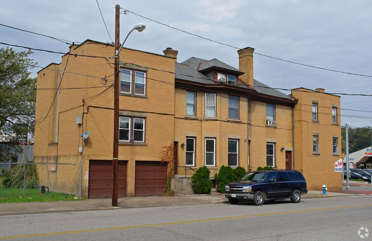 Building Photo - 231-233 Bradford St