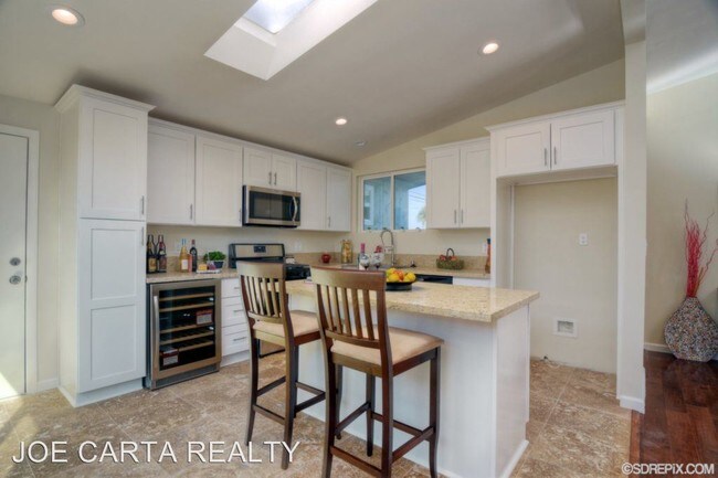 Foto del edificio - 6712 Bisby Lake Ave