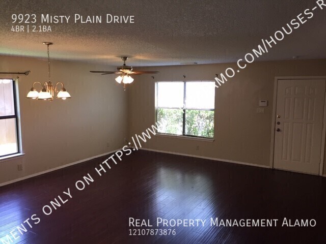 Foto del edificio - 9923 Misty Plain Dr