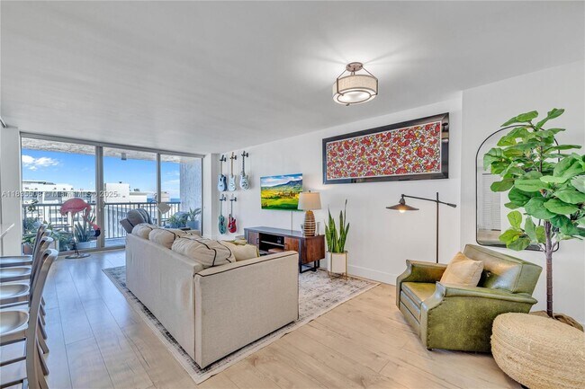 Foto del edificio - 2655 Collins Ave