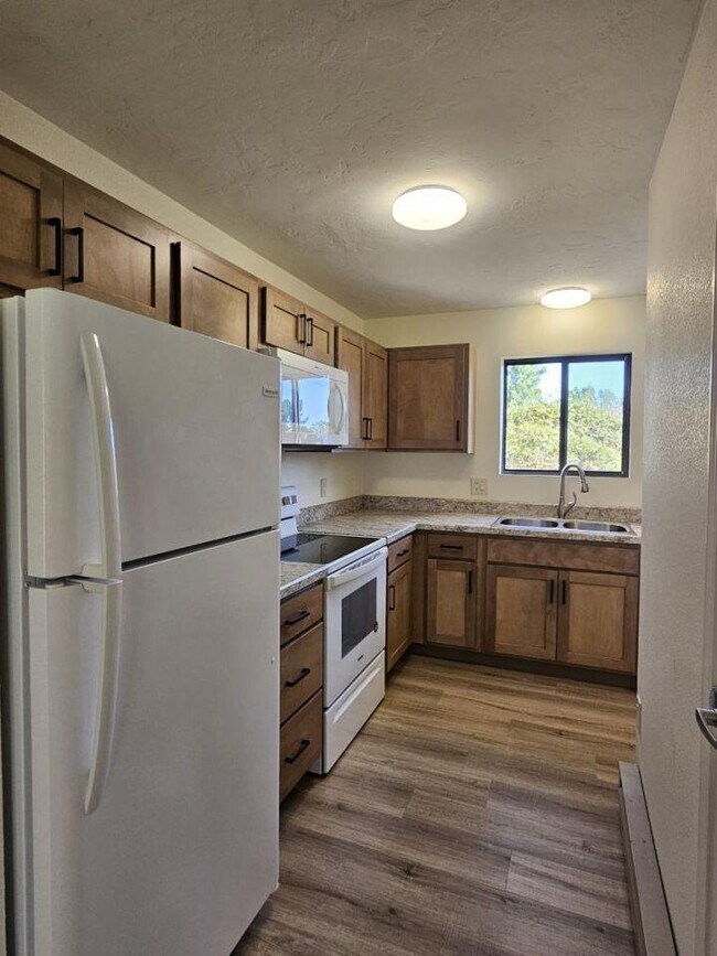Building Photo - 3 bedroom in Billings MT 59102