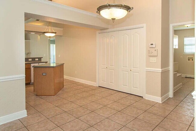 Foto del edificio - Spacious 4-Bedroom Sanctuary in gated comm...