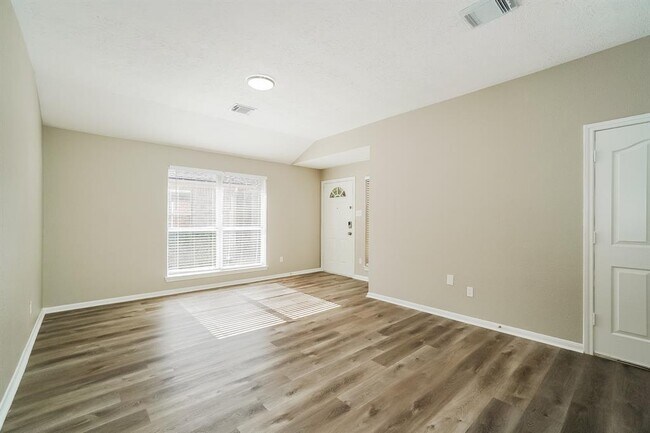 Building Photo - 22906 Sugar Bear Dr