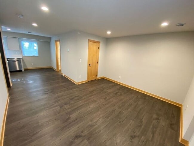 Building Photo - Studio Available Now in Newer Building, Mo...
