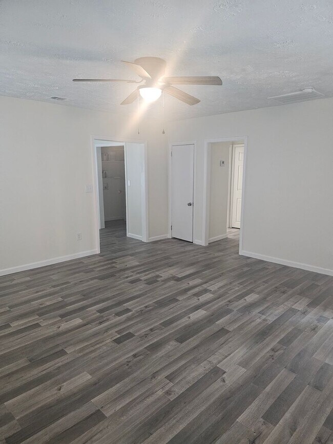 Foto del edificio - Totally remodeled 2BR