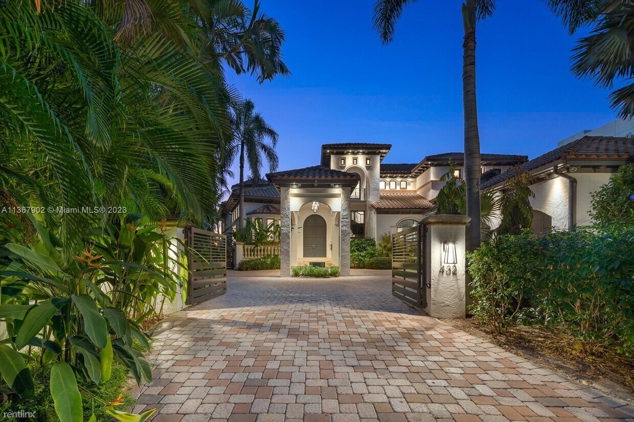Primary Photo - 5 br, 5.5 bath House - 432 S Hibiscus Dr