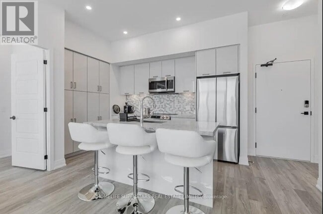 Building Photo - 415 Sea Ray Ave