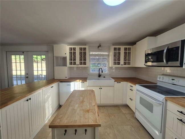 Foto del edificio - 2264 Capehart Cir NE