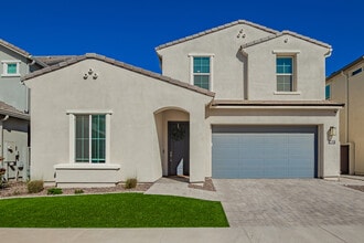 Building Photo - 4822 E Shady Glen Ave