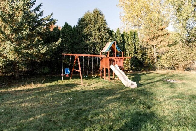 Building Photo - 631 Paperjack Dr