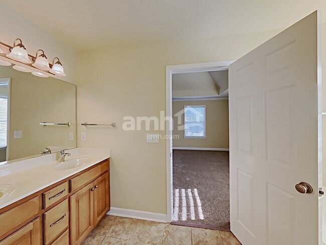 Building Photo - 2062 Keene Cir
