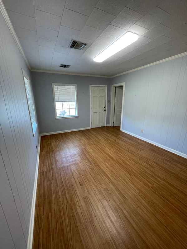 Building Photo - 208 St George St