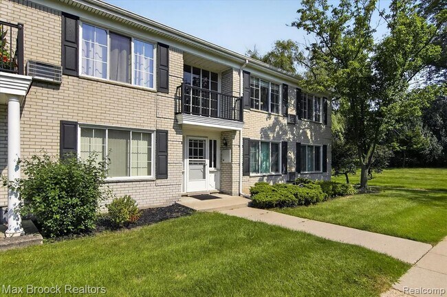 Foto del edificio - 100 W Hickory Grove Rd