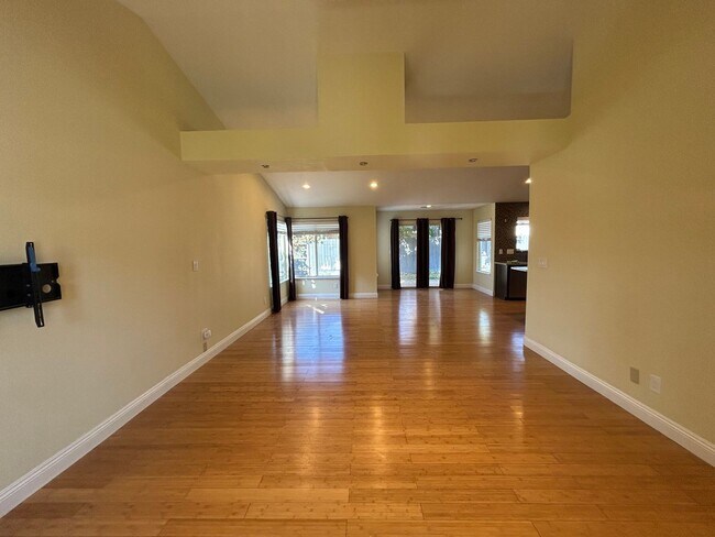 Building Photo - Nice home in Turlock