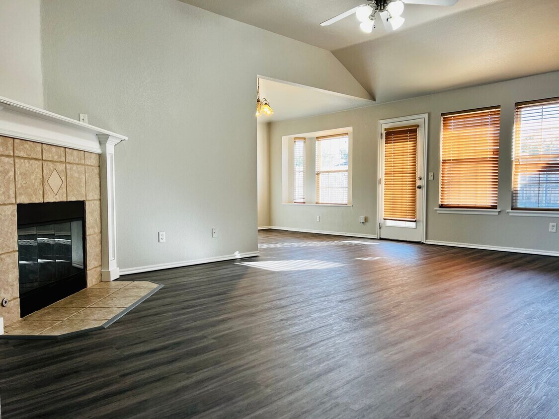 Updated 3BD 2BA Home Located in a Great Norman Neighborhood!! - Updated 3BD 2BA Home Located in a Great Norman Neighborhood!!