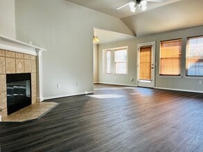 Building Photo - 1833 Creekside Dr