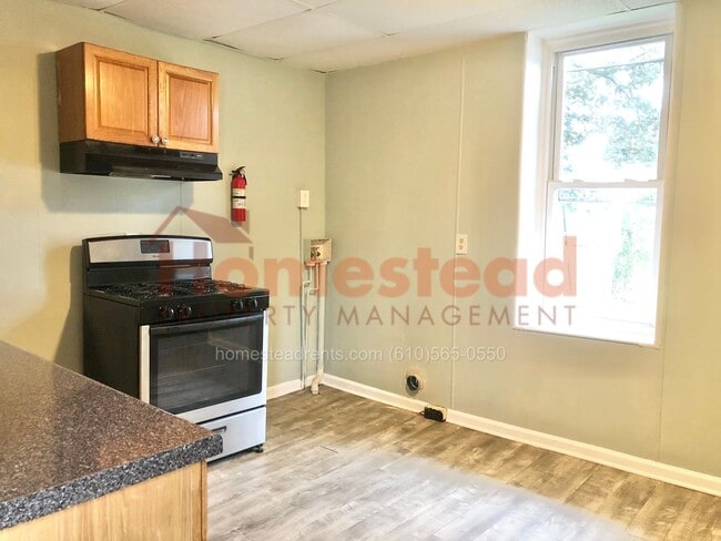 Building Photo - 942 Maple Terrace