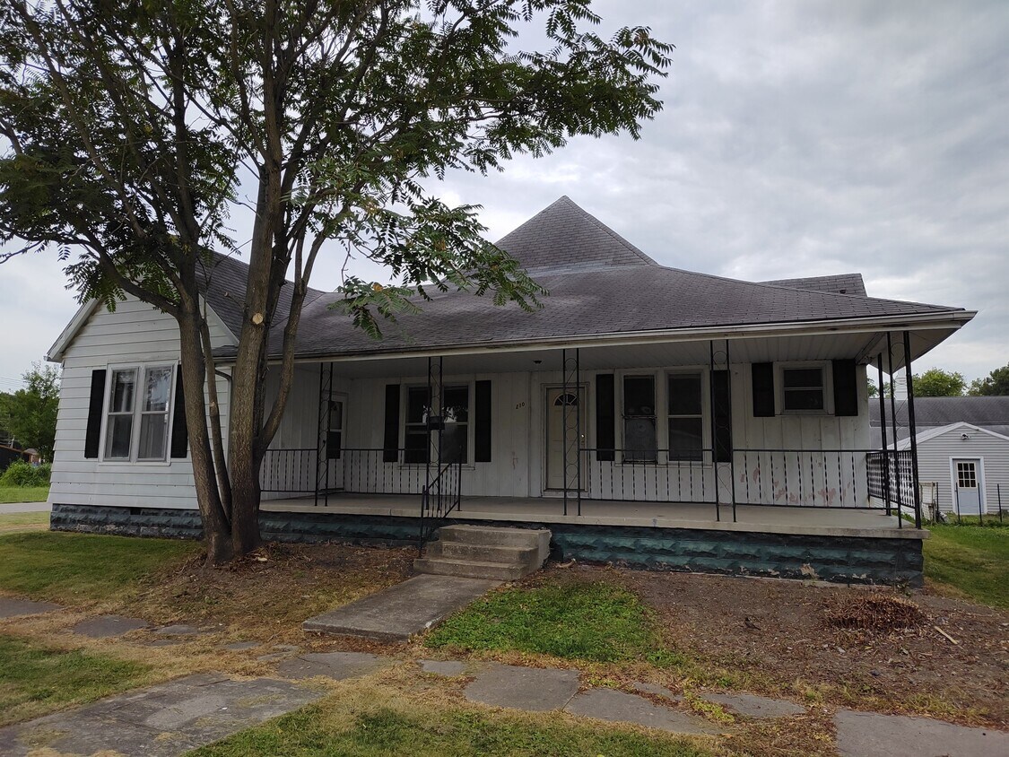 210 3rd St NW, Linton, IN 47441 House Rental in Linton, IN