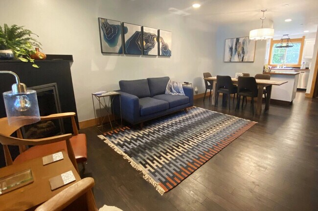 Foto del edificio - 2122 N Oakes St