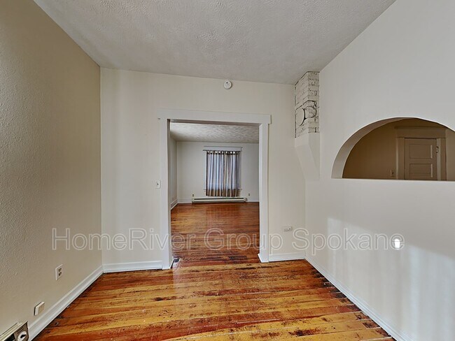 Building Photo - 911 S Sherman St