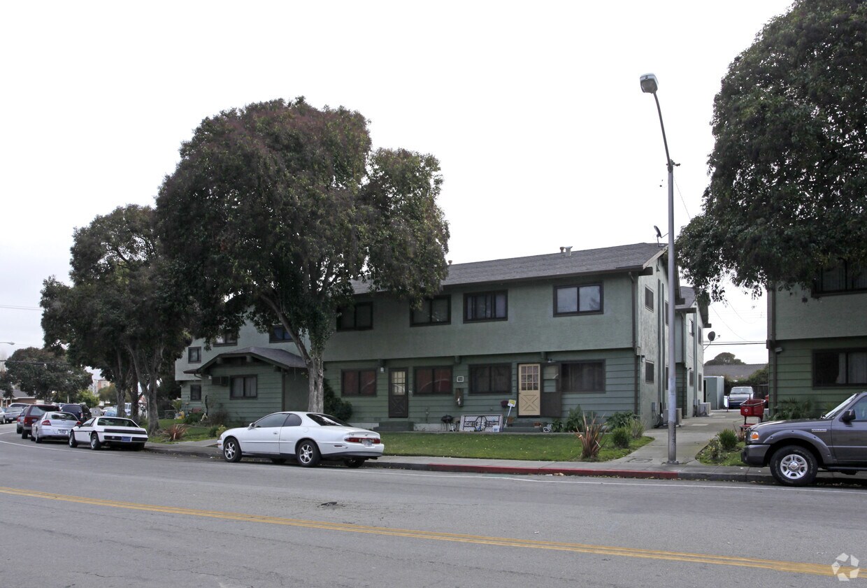 Primary Photo - 920-960 Clyde Ave