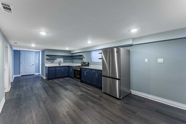 Foto del edificio - 1121 N Leclaire Ave