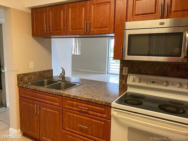 Building Photo - 15470 SW 82nd Ln