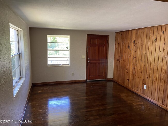 Building Photo - 1624 Linden Ave