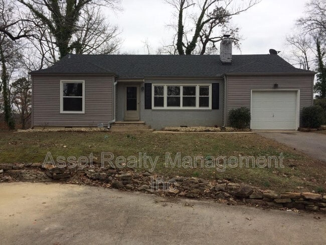 Photo - 602 Lookout Ct SE House