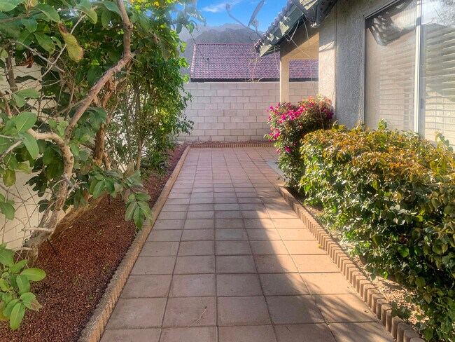 Building Photo - 52185 Avenida Vallejo