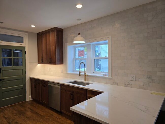 Building Photo - 240 Lathrop Ave