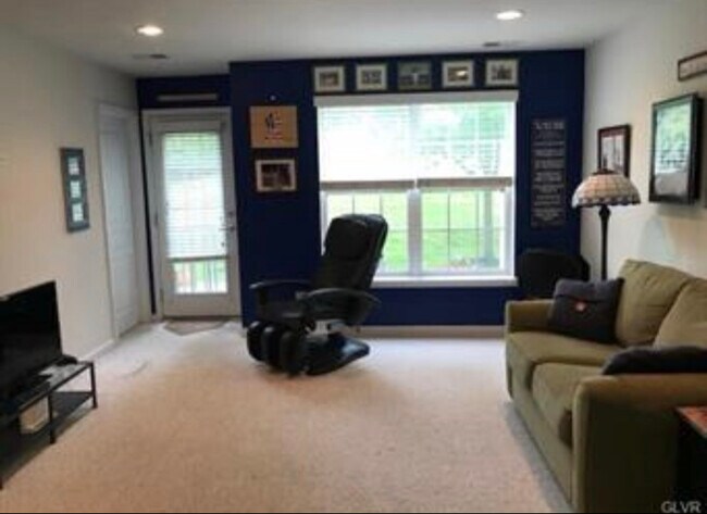 Foto del edificio - 8482 Putnam Ct