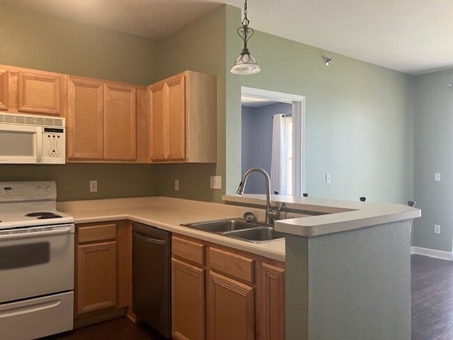 Building Photo - 4120 S Lake Dr