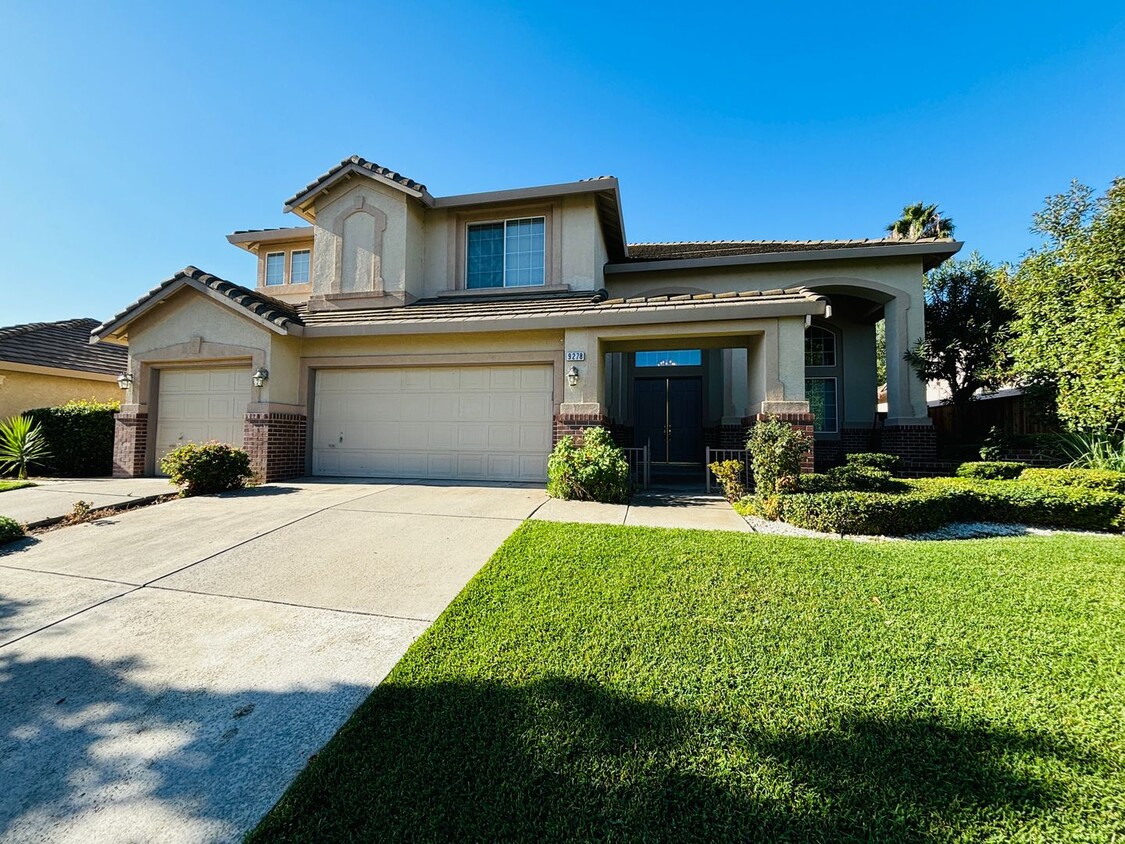 Primary Photo - Stunning Luxury Home with Gated Pool!