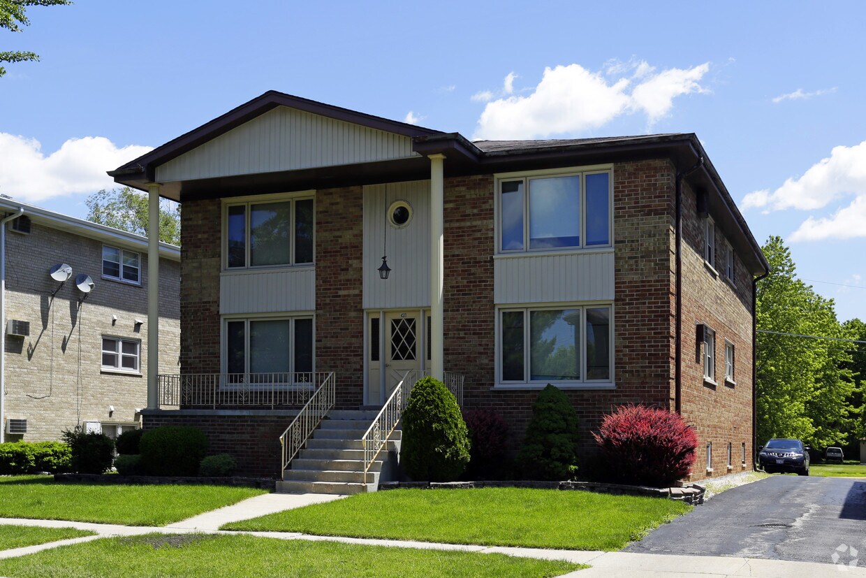 4511 S Grove Ave, Brookfield, IL 60513 Apartments in Brookfield, IL