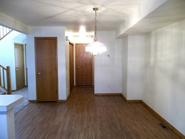 Building Photo - Spacious 3-Bedroom Townhome with Garage & Patio