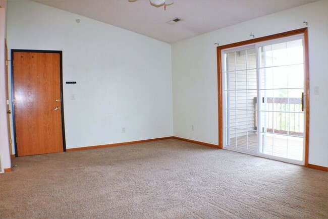 Foto del edificio - $1,195 | 2 Bedroom, 1 Bathroom Condo | No ...