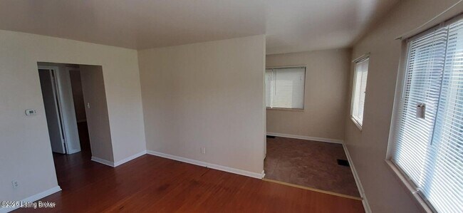 Foto del edificio - 408 N Clark Blvd