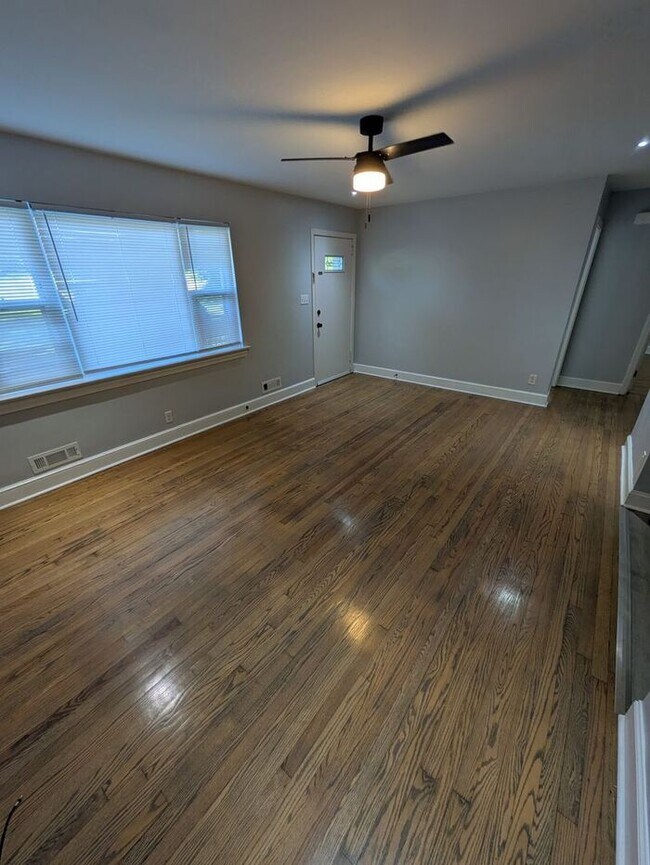 Foto del edificio - 2BD/1BA Duplex in Hickory