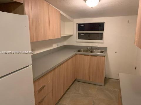Foto del edificio - 860 NW 108th St