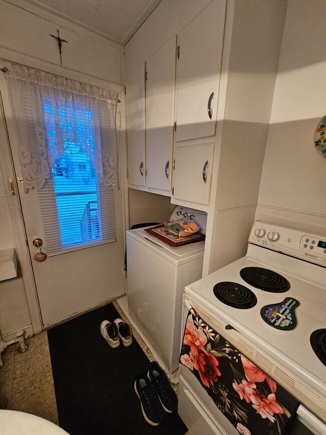 Building Photo - 120 Rue De L'hôtel-De-Ville