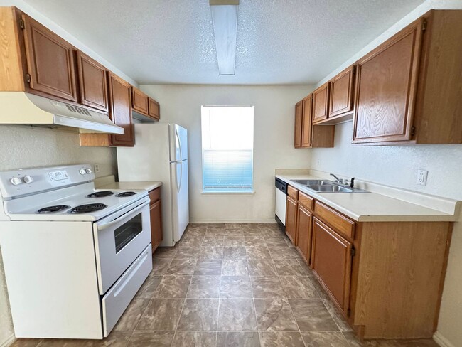 Building Photo - 1508 Benttree Dr
