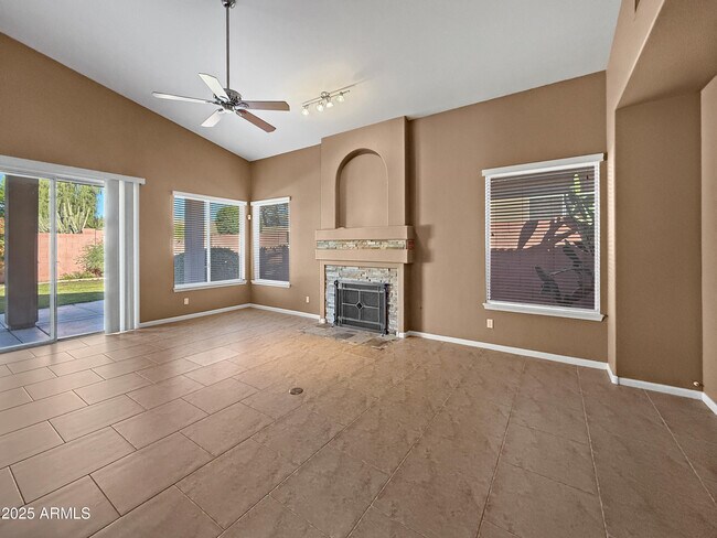 Building Photo - 4550 E Roy Rogers Rd