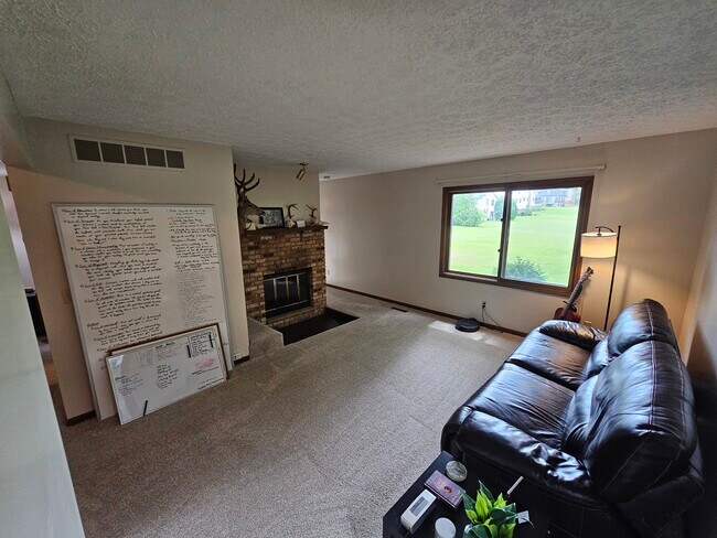 Building Photo - 1317 Applegate Ln