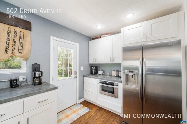 Building Photo - 3 Bed / 1 Bath Single Family (Available 7/...