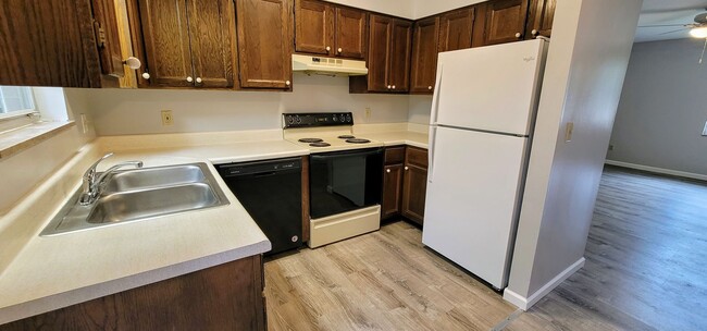 Building Photo - Lenoir City, 37772 - 2 Bedroom, 2 Full Bath, 1,000 square foot One-Level Condo SHORT TERM LEASE O...