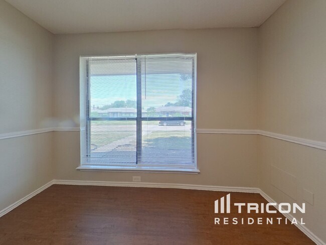 Building Photo - 2713 Independence Dr